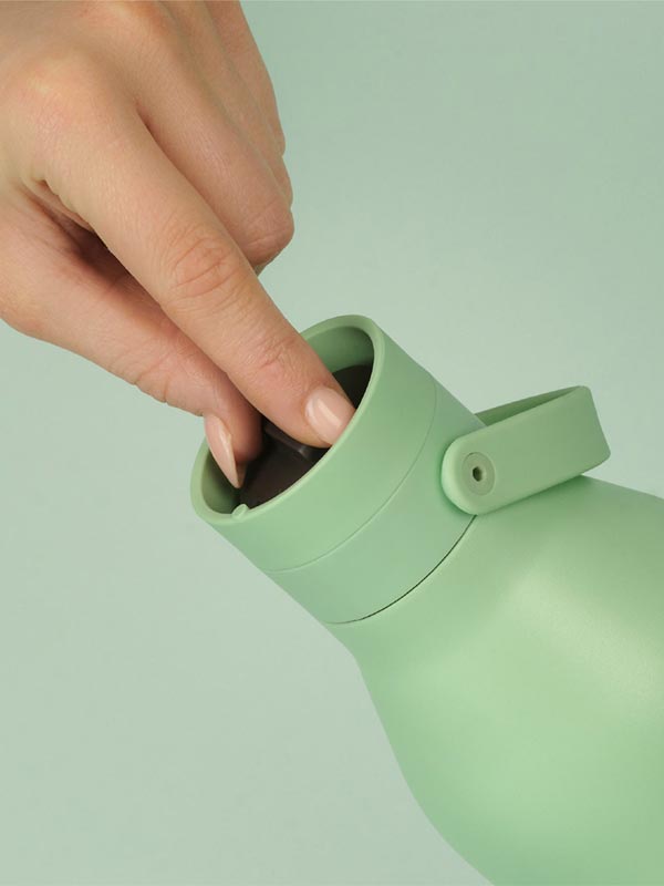 Circular&Co Reusable Water Bottle – Made From Recycled Stainless Steel - One click to open and close